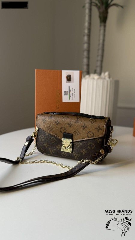 بني مع نقشة ماركة