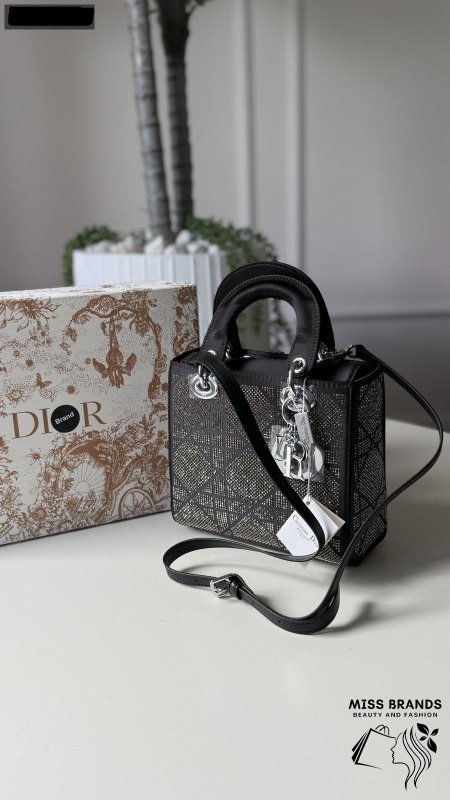 شنطة ليدي ديور - Lady Dior limited edition / شامل علبة الشركة