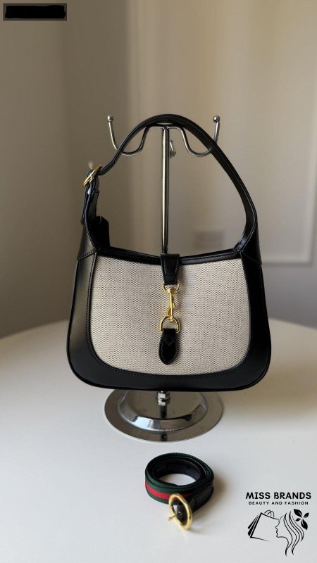 اسود مع سكني